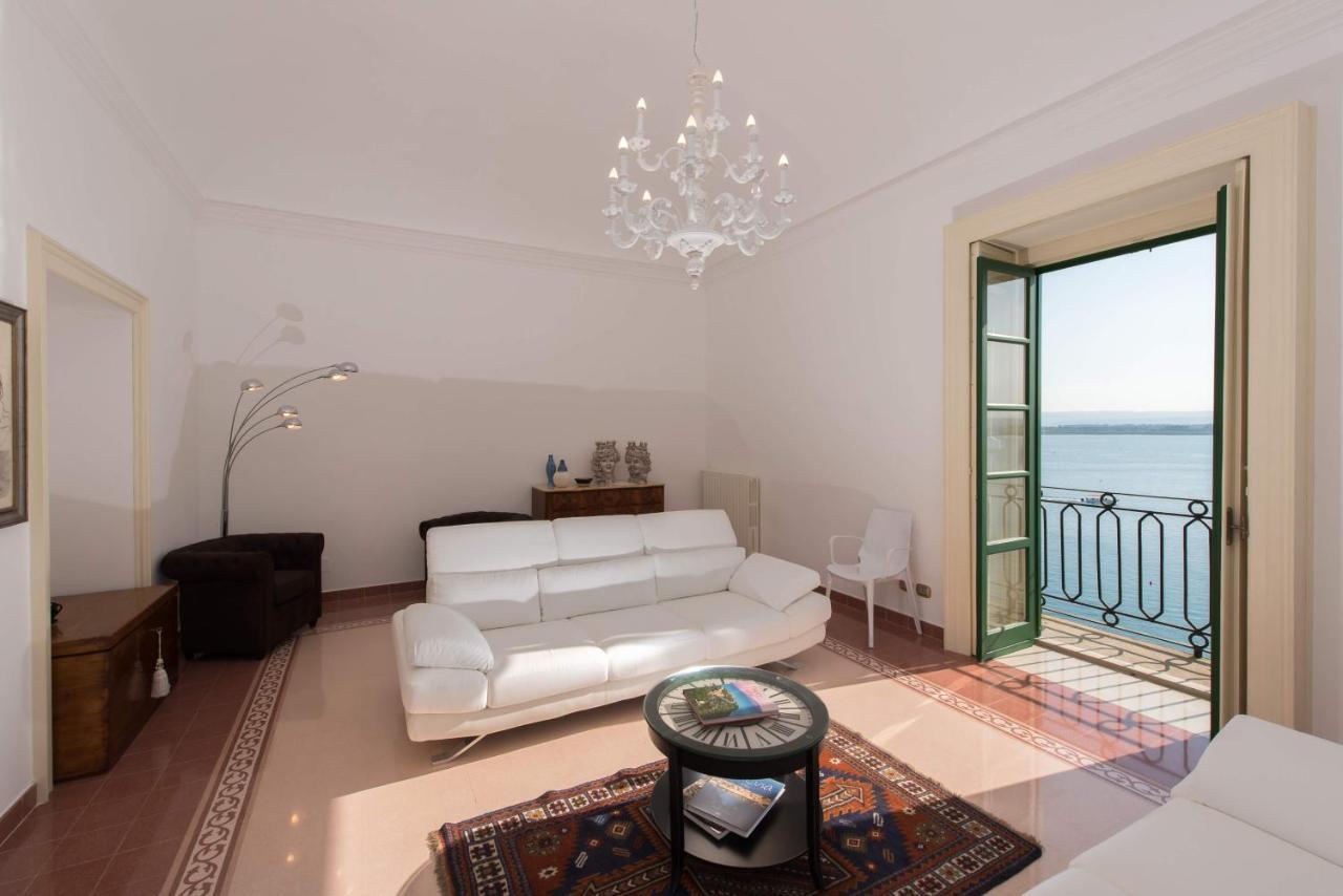 Duomo Seaside Deluxe Apartment By Ortigia Apartments Syrakus Exterior foto