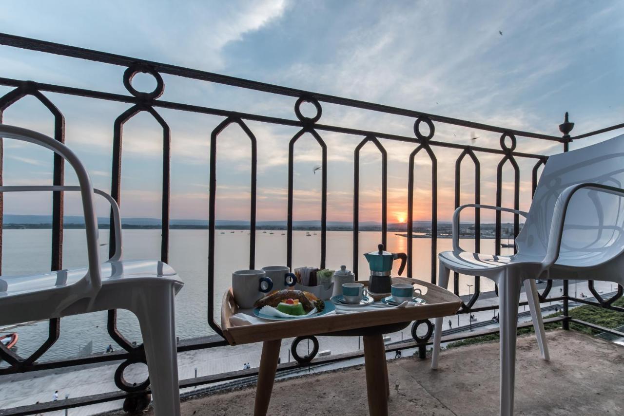 Duomo Seaside Deluxe Apartment By Ortigia Apartments Syrakus Exterior foto