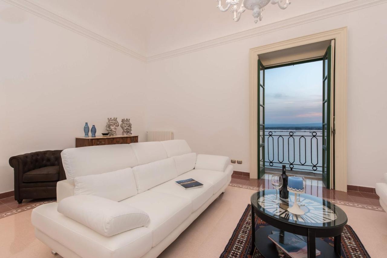 Duomo Seaside Deluxe Apartment By Ortigia Apartments Syrakus Exterior foto